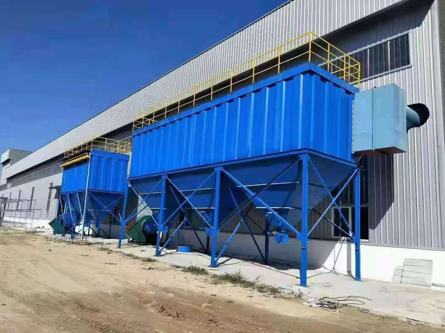 新型塑燒板除塵器在冶金制作中的應(yīng)用(圖1) 塑燒板除塵器